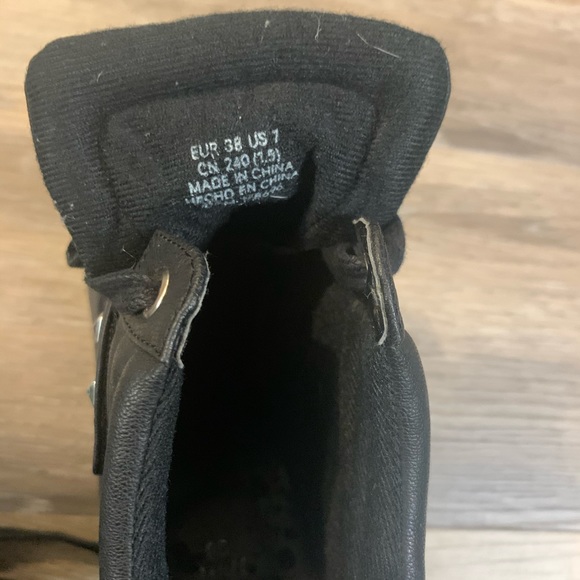 Wedged boots with studs - Picture 3 of 3